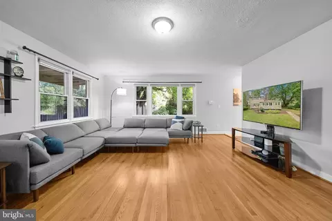 Living - 12312 Valleywood Dr, Silver Spring, MD 20902 photo 2 of 5