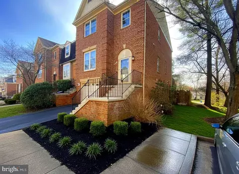 10101 Galsworthy Pl, Bethesda, MD 20817