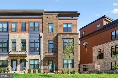3717 Blue Lobelia Way, Rockville, MD 20852