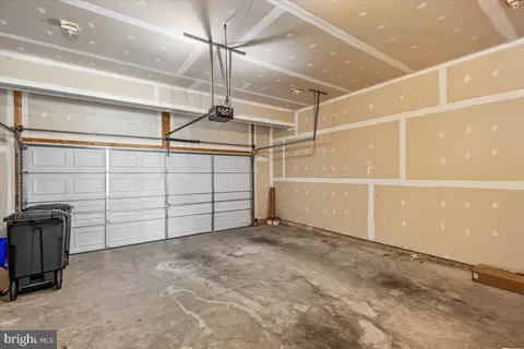 Entry Way - 427 Cloverly Forest Dr, Silver Spring, MD 20905 photo 4 of 4