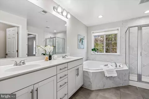 Bath - 427 Cloverly Forest Dr, Silver Spring, MD 20905 photo 1 of 4