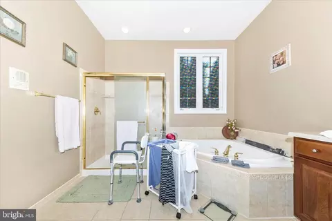 Bath - 3700 Glen Eagles Dr, Silver Spring, MD 20906 photo 3 of 5