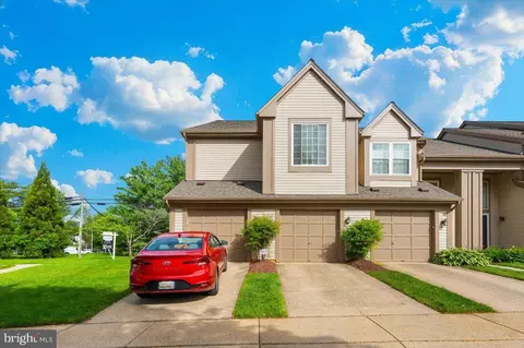 20000 Gateshead Cir #806, Germantown, MD 20876