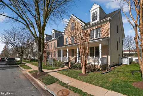 809 Royal Cres, Rockville, MD 20850