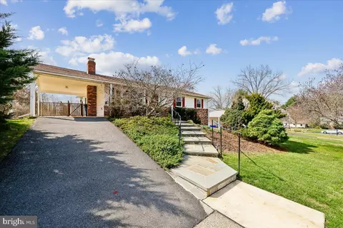 11924 Fernshire Rd, Gaithersburg, MD 20878