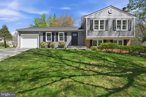 7 Bentley Ct, Rockville, MD 20850