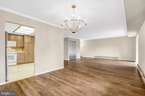Living - 15300 Wallbrook Ct #47-3A, Silver Spring, MD 20906 photo 8 of 10