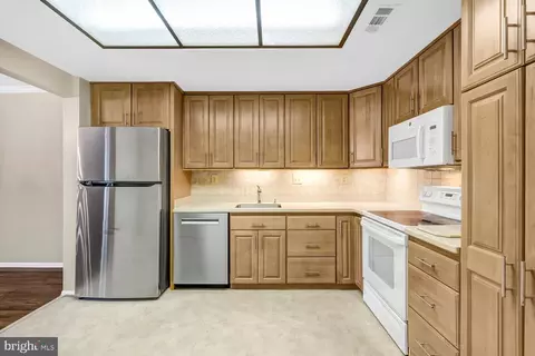 Kitchen - 15300 Wallbrook Ct #47-3A, Silver Spring, MD 20906 photo 1 of 3