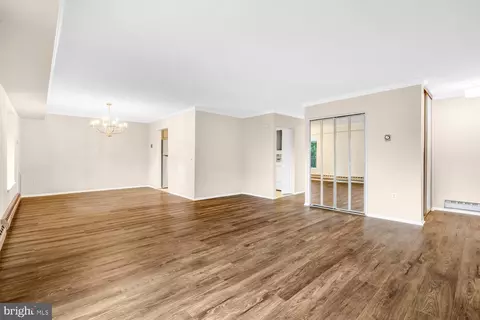 Living - 15300 Wallbrook Ct #47-3A, Silver Spring, MD 20906 photo 3 of 10