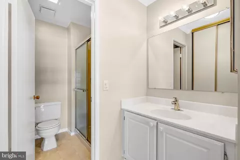 Bath - 15300 Wallbrook Ct #47-3A, Silver Spring, MD 20906 photo 1 of 3