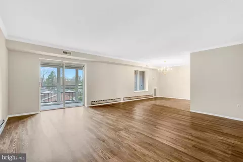 Living - 15300 Wallbrook Ct #47-3A, Silver Spring, MD 20906 photo 2 of 10