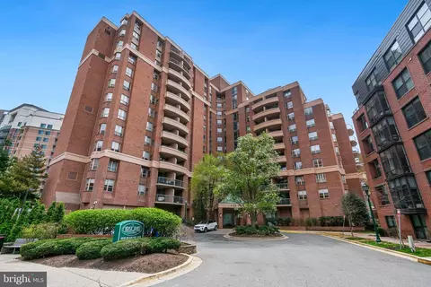 4808 Moorland Ln #707, Bethesda, MD 20814