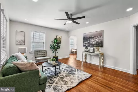 Living - 812 Forest Glen Rd, Silver Spring, MD 20901 photo 1 of 3