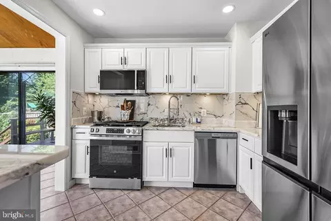 Kitchen - 812 Forest Glen Rd, Silver Spring, MD 20901 photo 2 of 3