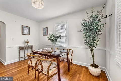 Dining - 812 Forest Glen Rd, Silver Spring, MD 20901 photo 2 of 3