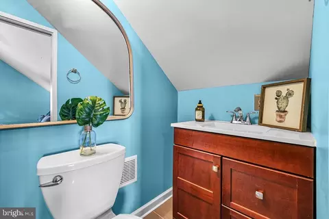 Bath - 812 Forest Glen Rd, Silver Spring, MD 20901 photo 2 of 5