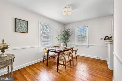 Dining - 812 Forest Glen Rd, Silver Spring, MD 20901 photo 1 of 3