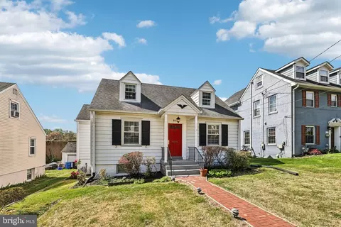 Exterior - 812 Forest Glen Rd, Silver Spring, MD 20901 photo 2 of 11