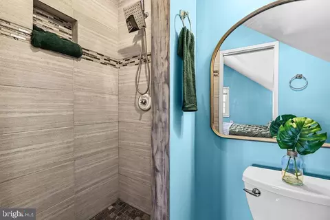 Bath - 812 Forest Glen Rd, Silver Spring, MD 20901 photo 3 of 5