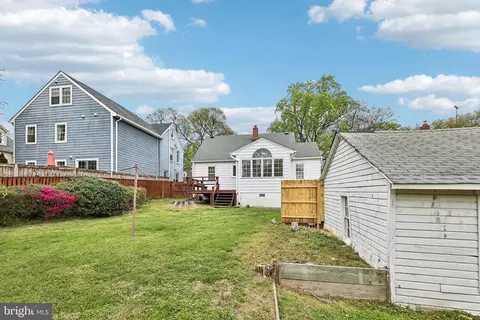 Exterior - 812 Forest Glen Rd, Silver Spring, MD 20901 photo 9 of 11