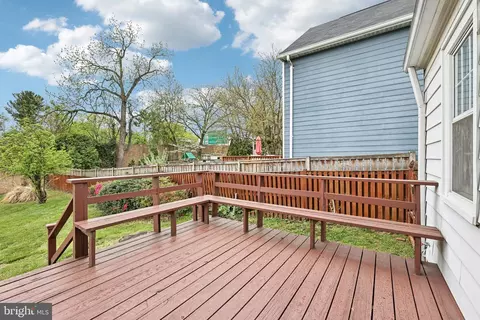 Exterior - 812 Forest Glen Rd, Silver Spring, MD 20901 photo 8 of 11