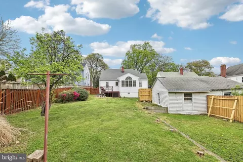 Exterior - 812 Forest Glen Rd, Silver Spring, MD 20901 photo 10 of 11