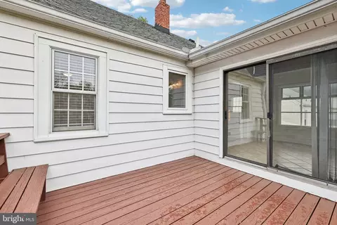 Exterior - 812 Forest Glen Rd, Silver Spring, MD 20901 photo 7 of 11