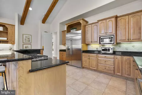Kitchen - 11223 River View Dr, Potomac, MD 20854 photo 7 of 8