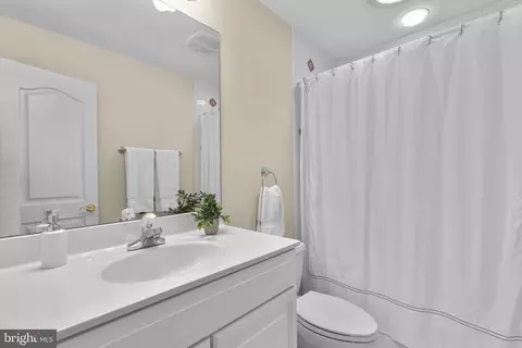 Bath - 11223 River View Dr, Potomac, MD 20854 photo 8 of 9