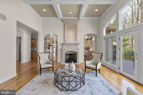 Living - 11223 River View Dr, Potomac, MD 20854 photo 4 of 5