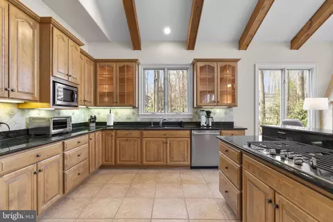 Kitchen - 11223 River View Dr, Potomac, MD 20854 photo 6 of 8