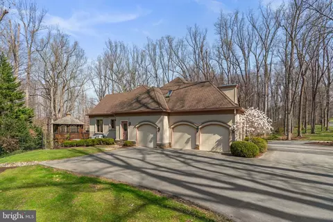 Exterior - 11223 River View Dr, Potomac, MD 20854 photo 9 of 20