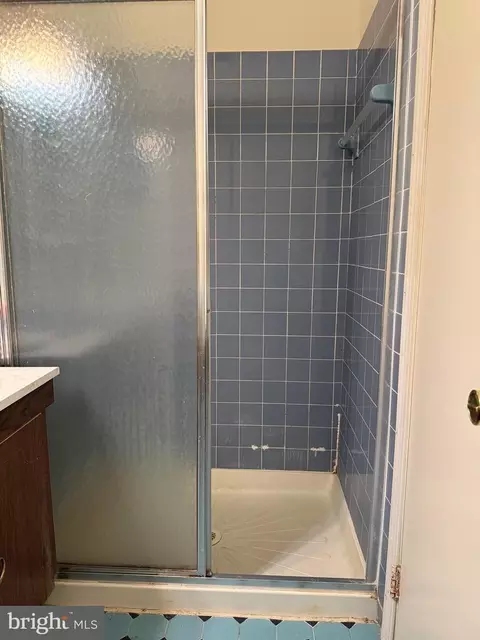 Bath - 14004 Northwyn Dr, Silver Spring, MD 20904 photo 4 of 4