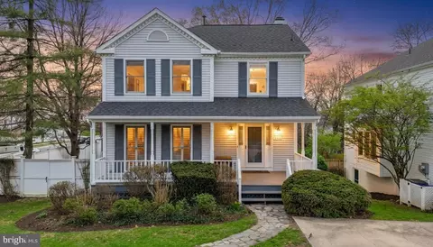 2300 Warren Ct, Silver Spring, MD 20910