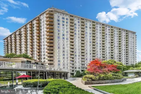 5225 Pooks Hill Rd #715N, Bethesda, MD 20814
