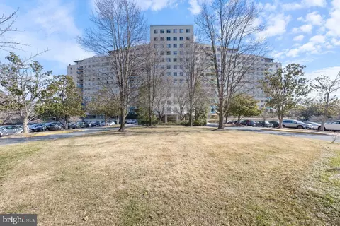 10201 Grosvenor Pl #923, Rockville, MD 20852