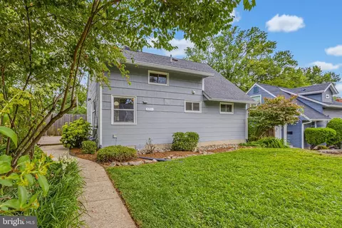 5711 Ridgway Ave, Rockville, MD 20851