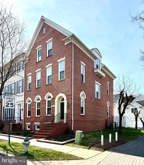 1120 Crestfield Dr, Rockville, MD 20850
