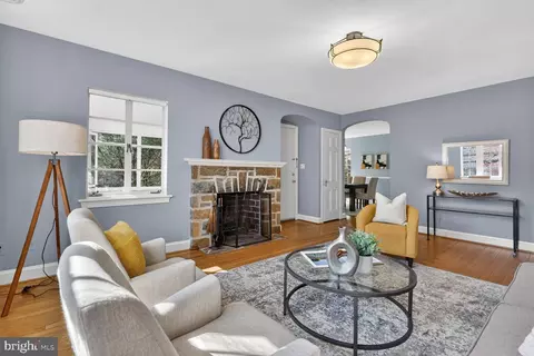Living - 402 Dale Dr, Silver Spring, MD 20910 photo 1 of 3