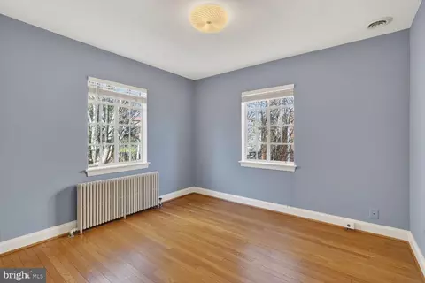 Bedroom - 402 Dale Dr, Silver Spring, MD 20910 photo 4 of 4