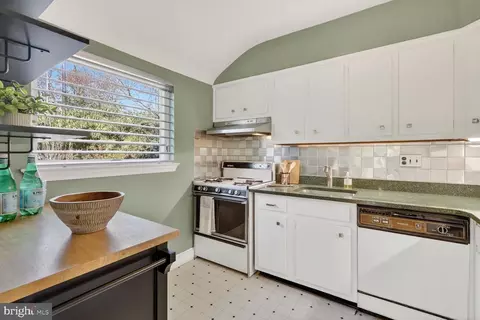 Kitchen - 402 Dale Dr, Silver Spring, MD 20910 photo 1 of 2