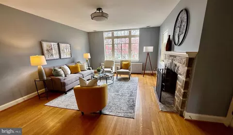 Living - 402 Dale Dr, Silver Spring, MD 20910 photo 2 of 3