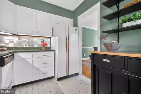 Kitchen - 402 Dale Dr, Silver Spring, MD 20910 photo 2 of 2