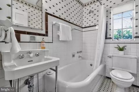 Bath - 402 Dale Dr, Silver Spring, MD 20910 photo 1 of 2