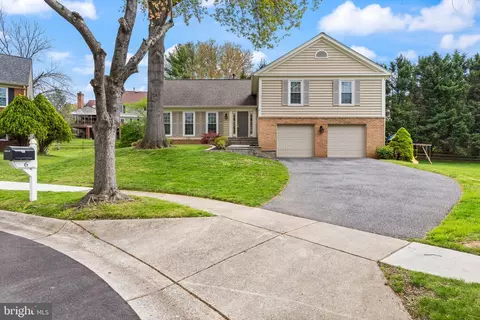 6 Chancelet Ct, Rockville, MD 20852