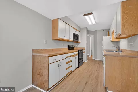 Kitchen - 15115 Interlachen Dr #3-521, Silver Spring, MD 20906 photo 3 of 3