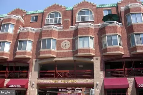 22 Courthouse Sq #407, Rockville, MD 20850