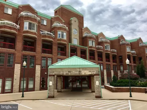 22 Courthouse Sq #407, Rockville, MD 20850