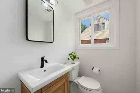 Bath - 9912 Grayson Ave, Silver Spring, MD 20901 photo 3 of 3