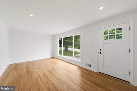 Living - 9912 Grayson Ave, Silver Spring, MD 20901 photo 2 of 5